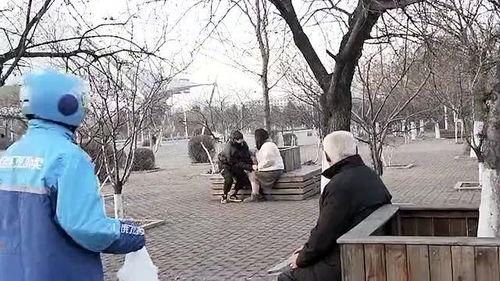 大爷吃瓜跳桥视频大全