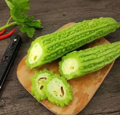 四个人里面三对吃瓜视频,三对组合趣味横生