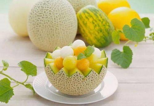 小朋友吃哈密瓜水果视频,亲子共享哈密瓜美味瞬间