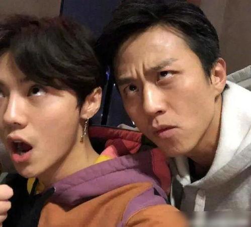 鹿晗和邓超吃瓜视频合集,娱乐圈幕后趣事大揭秘